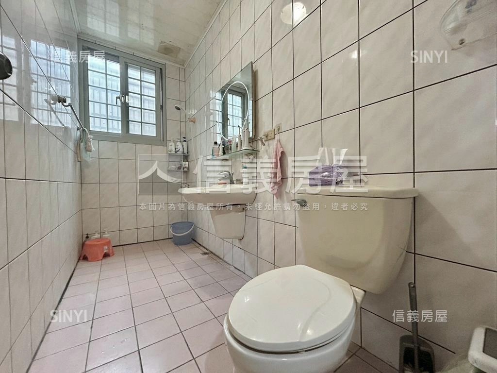 專任竹北大面寬車庫透天房屋室內格局與周邊環境