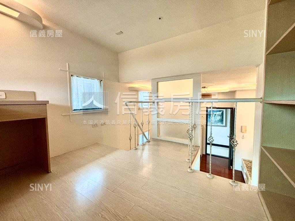 歐夏蕾次頂樓平車房屋室內格局與周邊環境