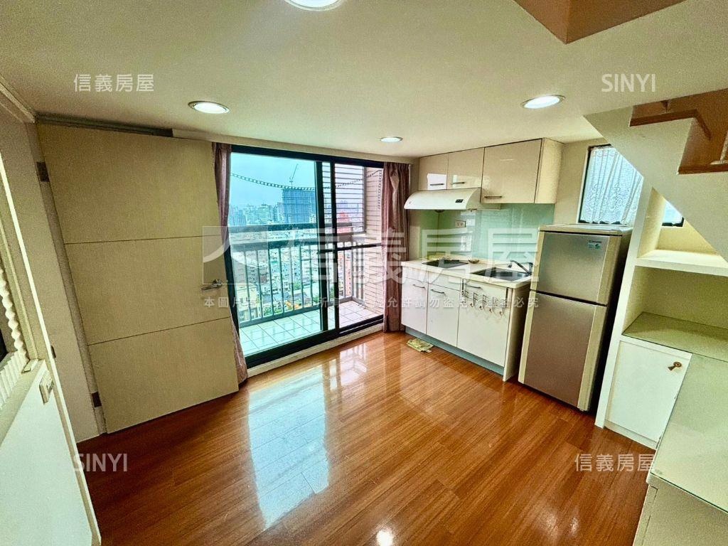 歐夏蕾次頂樓平車房屋室內格局與周邊環境