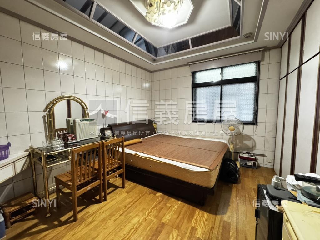 四維市場邊間黃金店面房屋室內格局與周邊環境