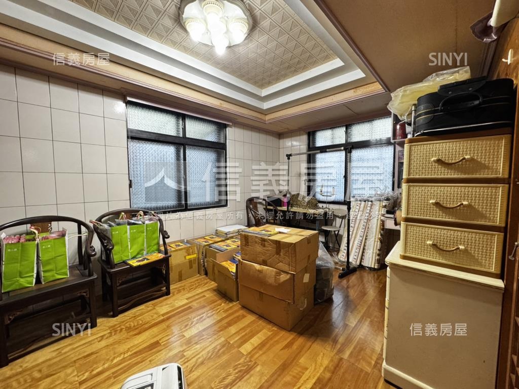 四維市場邊間黃金店面房屋室內格局與周邊環境