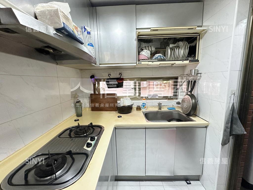 歐洲電梯靚麗電梯兩房房屋室內格局與周邊環境