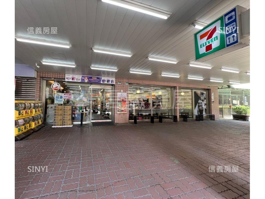 ７－１１長期收租金店面房屋室內格局與周邊環境