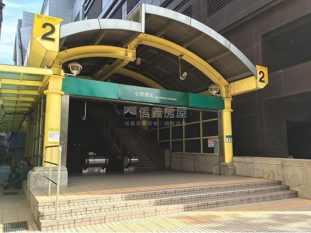 專任美河市稀有庭院戶房屋室內格局與周邊環境