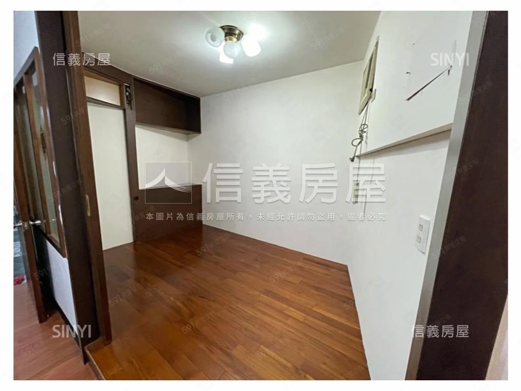 稀有雙捷運頂樓大空間房屋室內格局與周邊環境