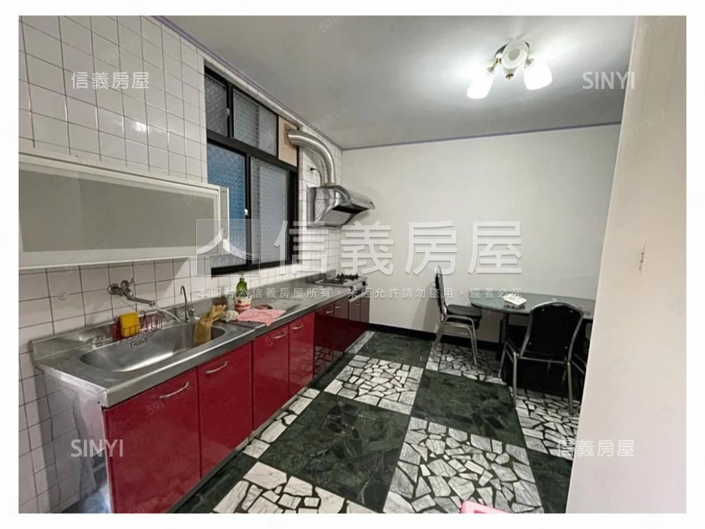 稀有雙捷運頂樓大空間房屋室內格局與周邊環境