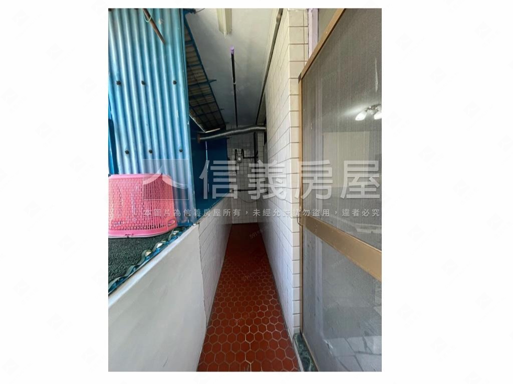 稀有雙捷運頂樓大空間房屋室內格局與周邊環境