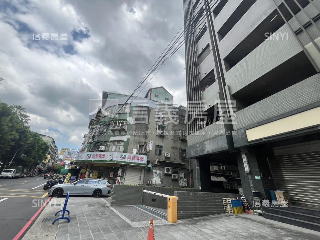 面公園邊間採光２樓寓房屋室內格局與周邊環境
