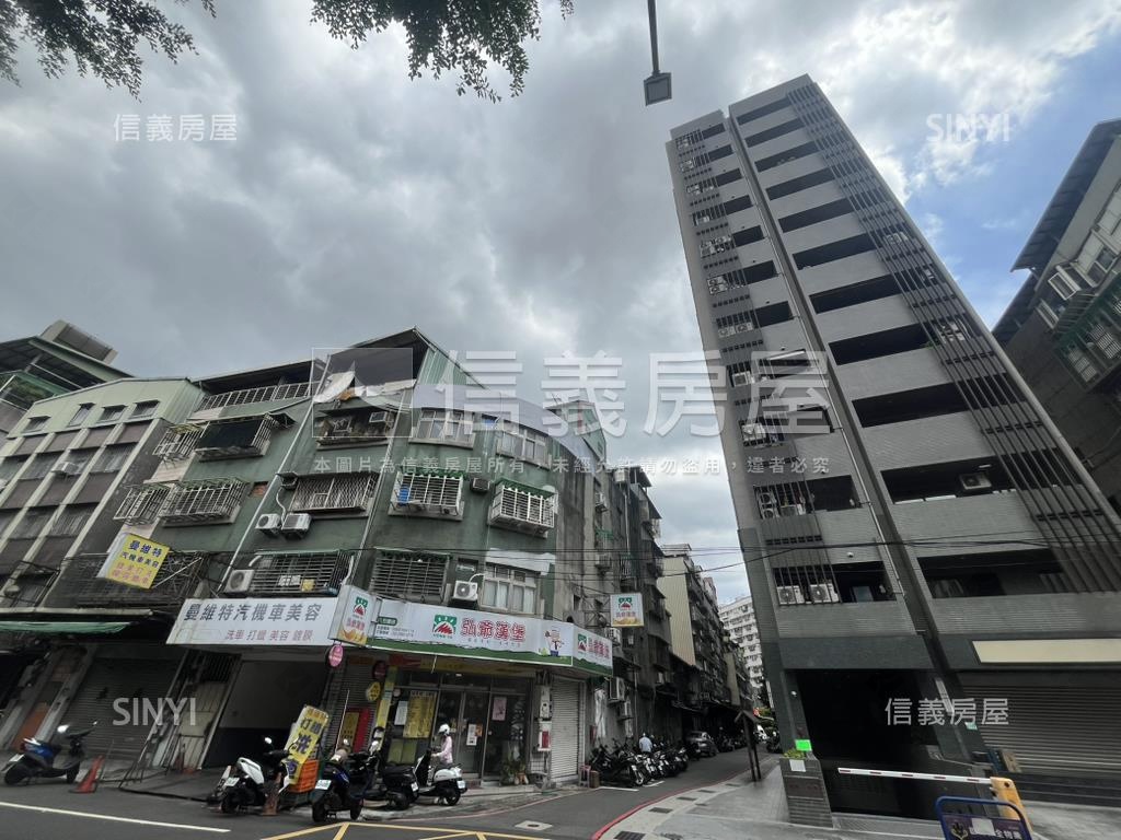 面公園邊間採光２樓寓房屋室內格局與周邊環境