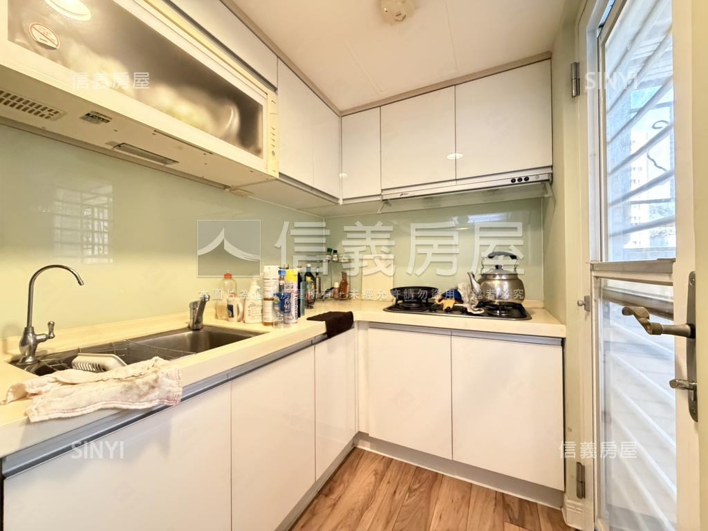 涵仰溫馨典雅二房房屋室內格局與周邊環境