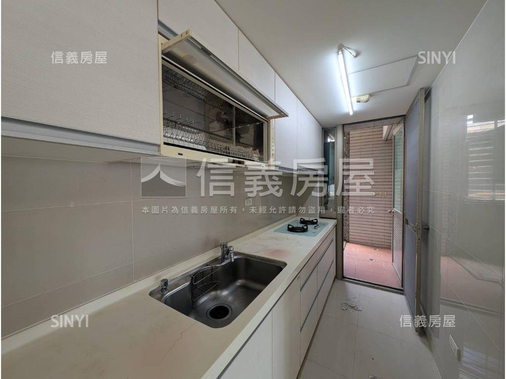 近美麗華電梯三房車位誠售房屋室內格局與周邊環境