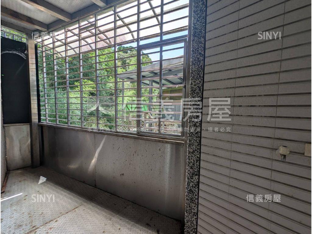近美麗華電梯三房車位誠售房屋室內格局與周邊環境
