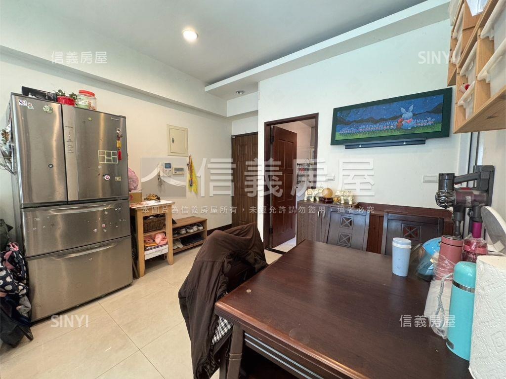 捷運尊邸三房車位房屋室內格局與周邊環境