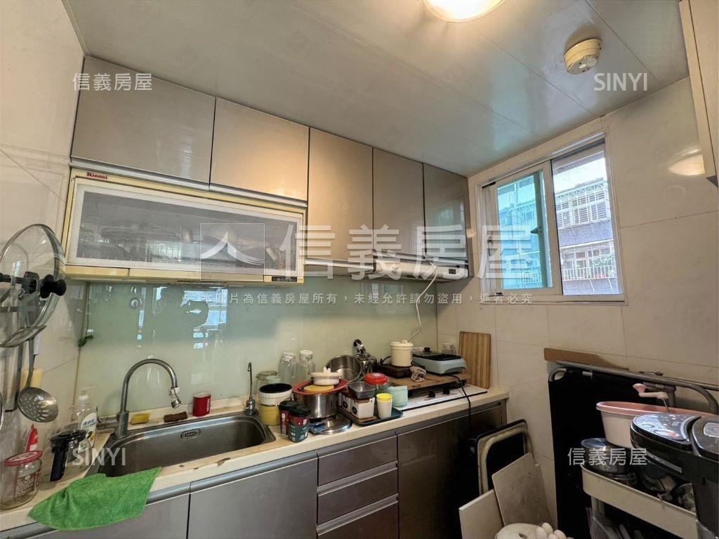 捷運尊邸三房車位房屋室內格局與周邊環境