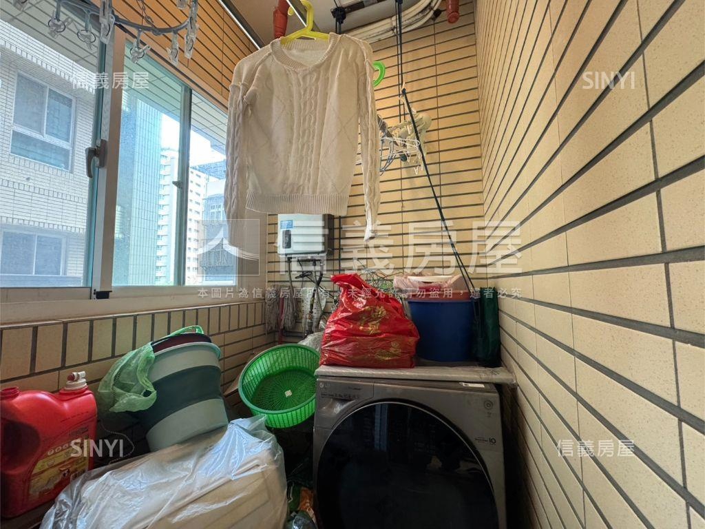 捷運尊邸三房車位房屋室內格局與周邊環境