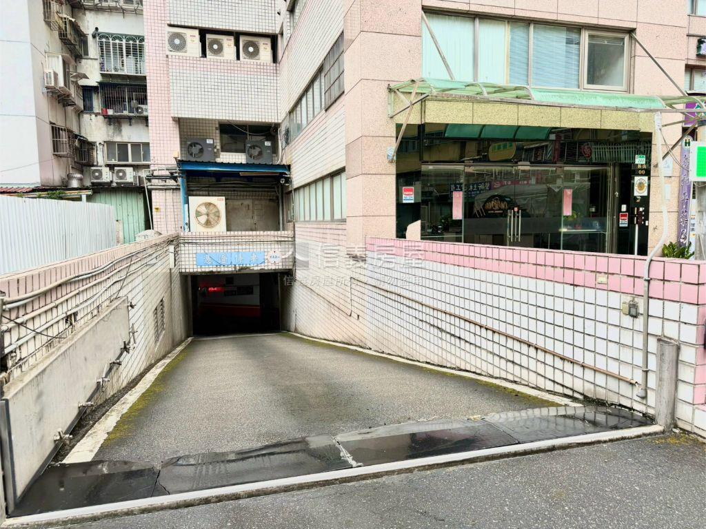【信義】世貿高樓景觀純辦房屋室內格局與周邊環境