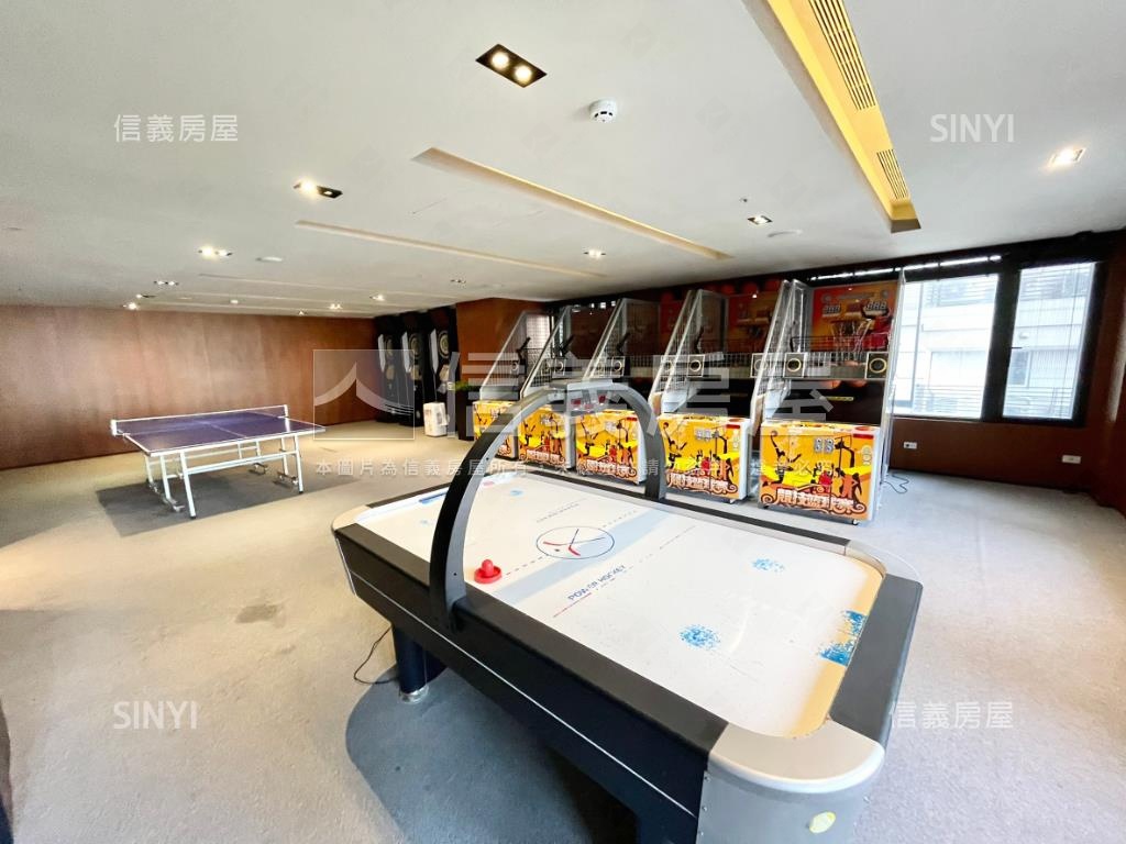 稀有國賓大悅次頂２＋１房房屋室內格局與周邊環境