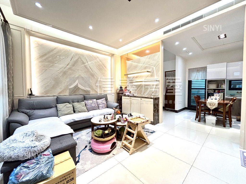 楠梓面寬雙車透天房屋室內格局與周邊環境