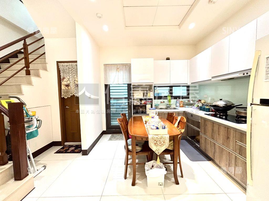 楠梓面寬雙車透天房屋室內格局與周邊環境