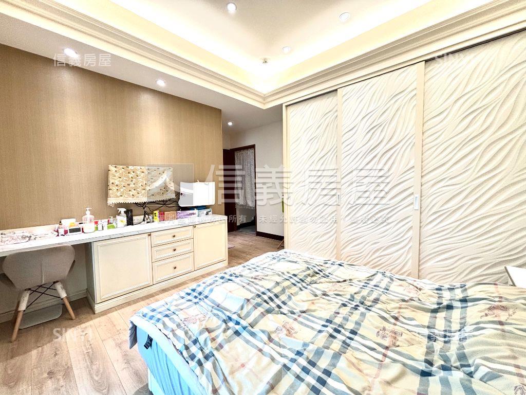 楠梓面寬雙車透天房屋室內格局與周邊環境