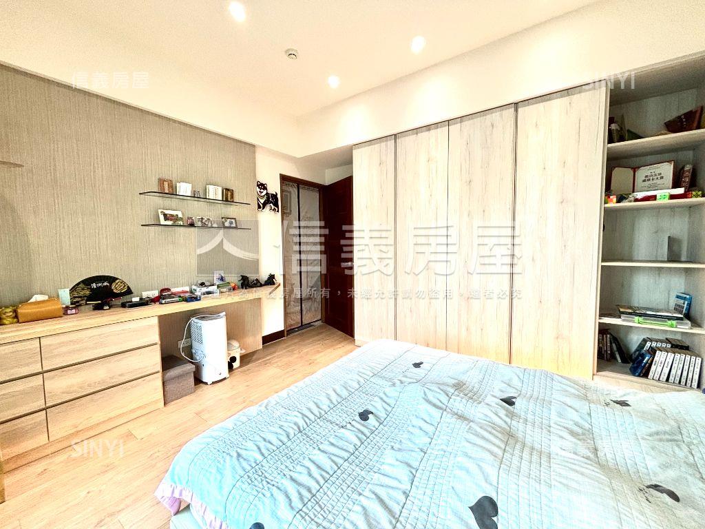 楠梓面寬雙車透天房屋室內格局與周邊環境