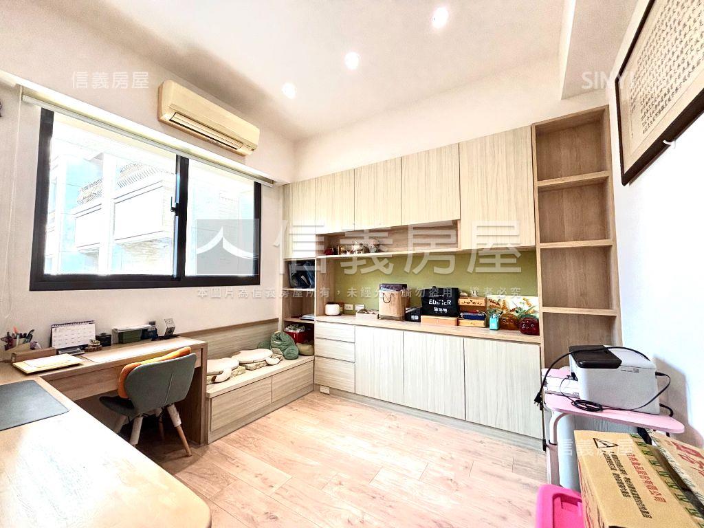 楠梓面寬雙車透天房屋室內格局與周邊環境