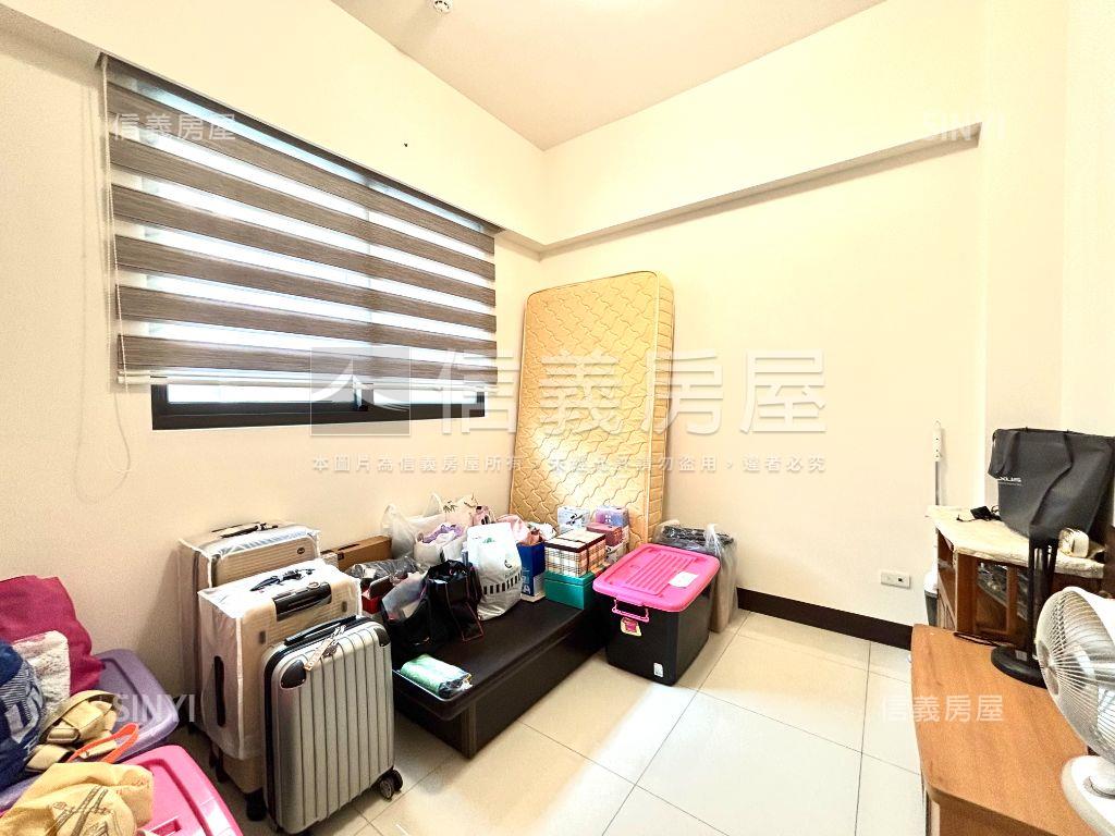 楠梓面寬雙車透天房屋室內格局與周邊環境