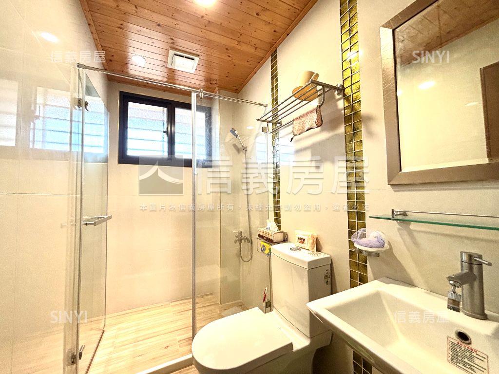 楠梓面寬雙車透天房屋室內格局與周邊環境