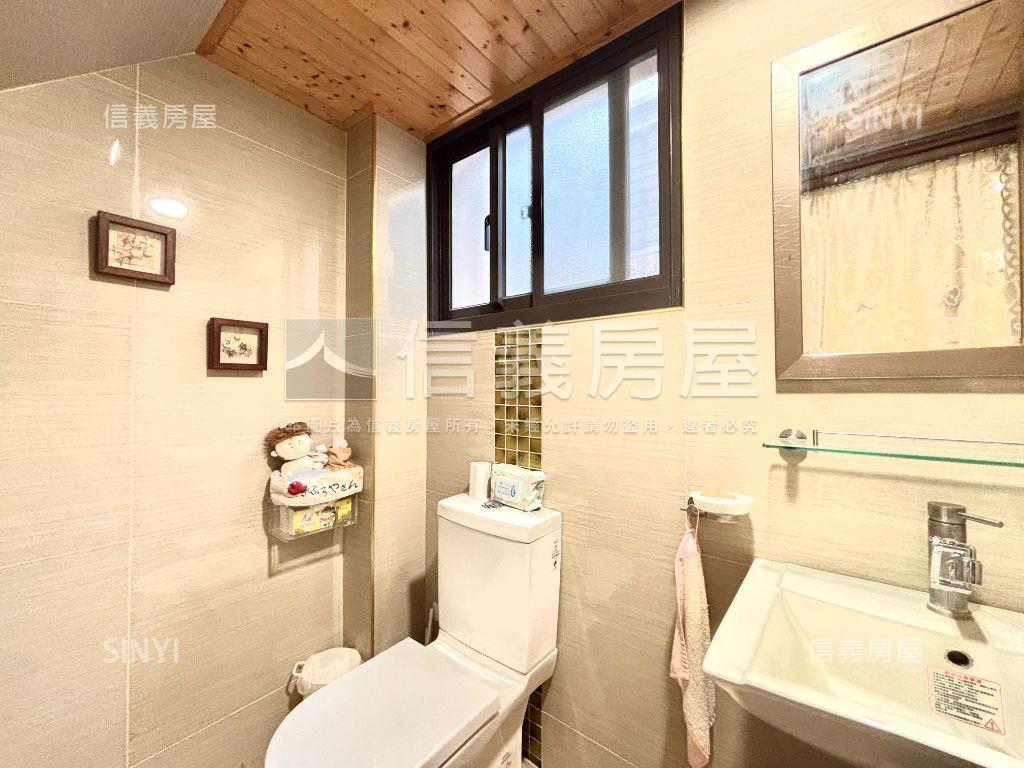 楠梓面寬雙車透天房屋室內格局與周邊環境