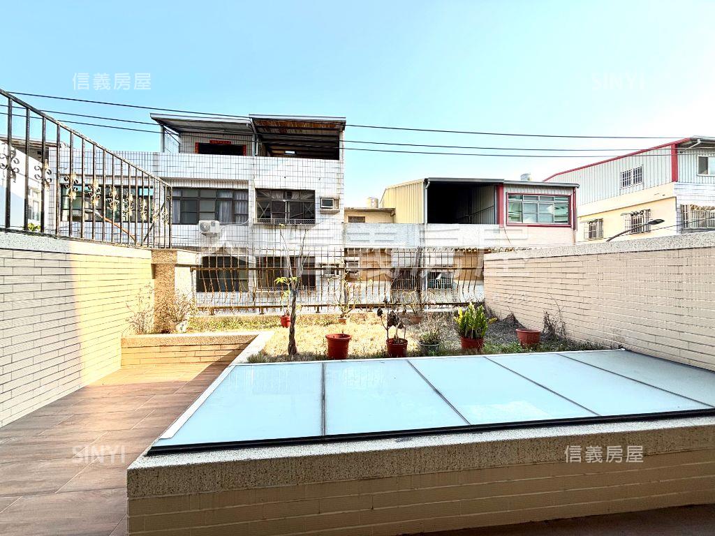 楠梓面寬雙車透天房屋室內格局與周邊環境