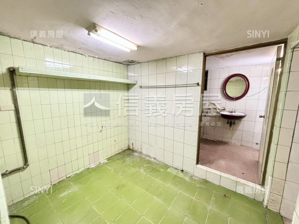 近美麗島一樓店面房屋室內格局與周邊環境