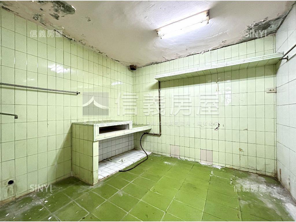 近美麗島一樓店面房屋室內格局與周邊環境