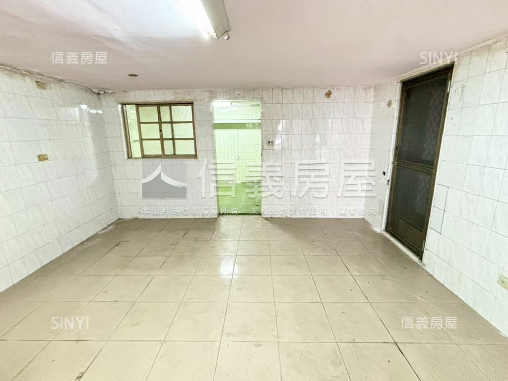 近美麗島一樓店面房屋室內格局與周邊環境