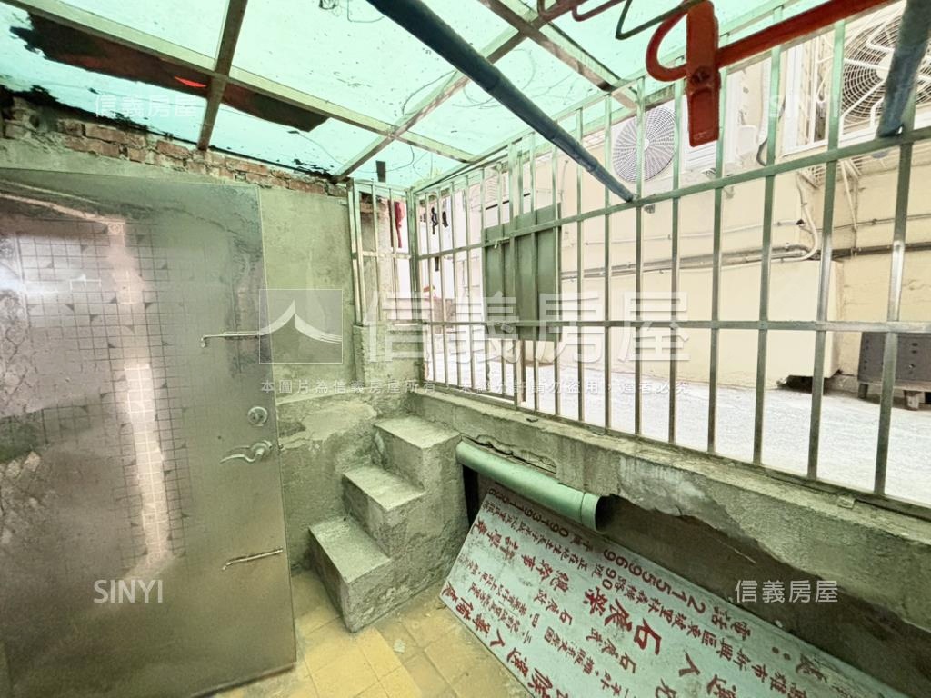 近美麗島一樓店面房屋室內格局與周邊環境
