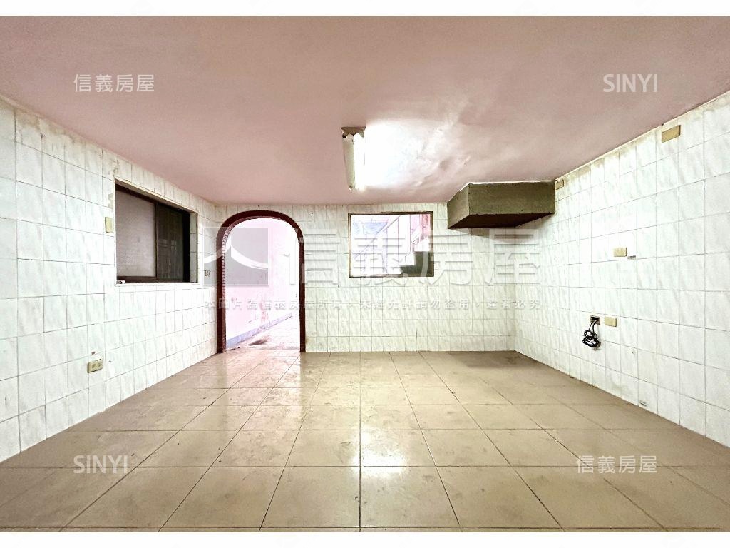 近美麗島一樓店面房屋室內格局與周邊環境