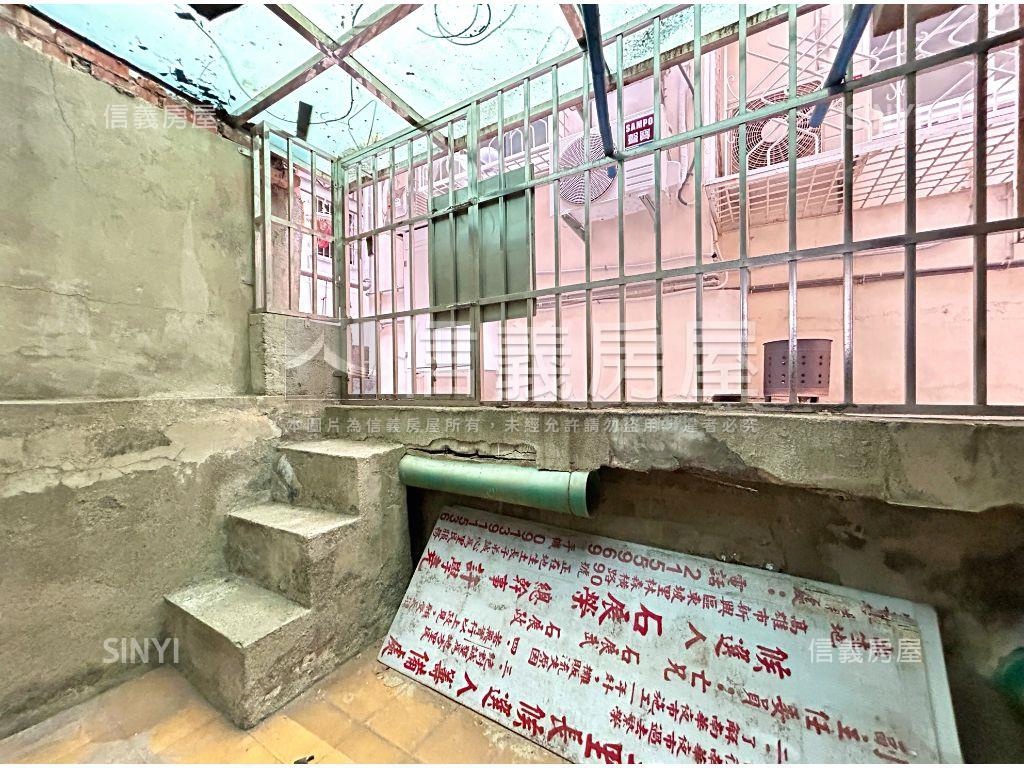 近美麗島一樓店面房屋室內格局與周邊環境