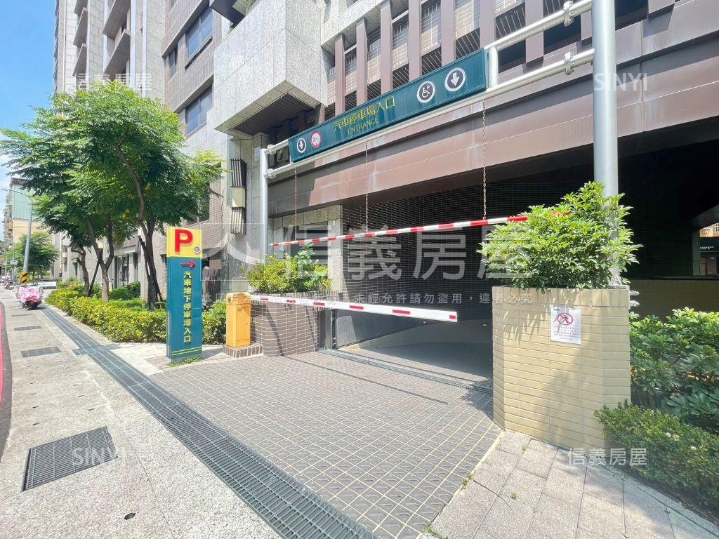 運動時代社區住戶坡機車位房屋室內格局與周邊環境