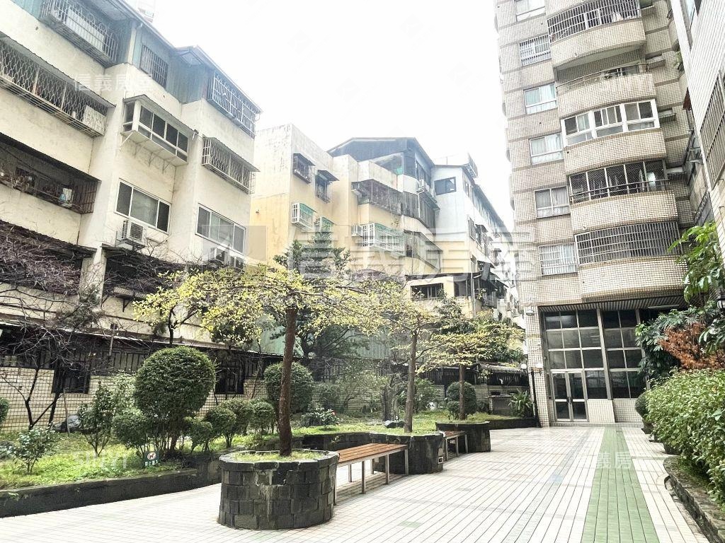新鳳凰城溫馨三房房屋室內格局與周邊環境