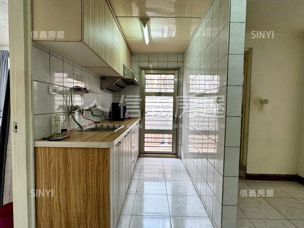 安靜溫馨的家有兩個車位房屋室內格局與周邊環境