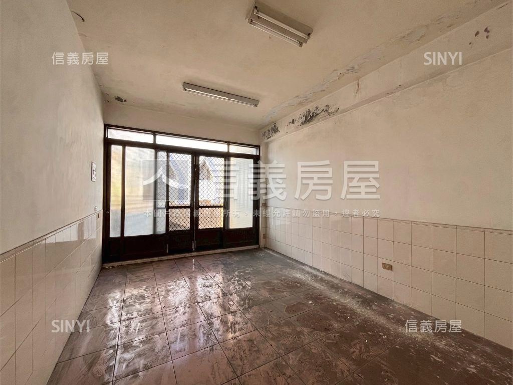 近鳳山體育館透天房屋室內格局與周邊環境