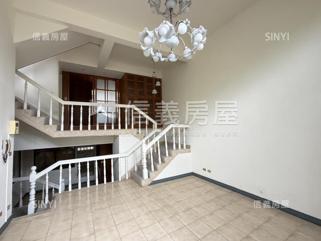 四季春稀有透天房屋室內格局與周邊環境
