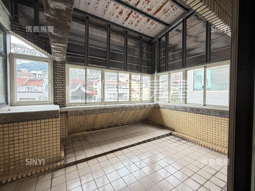 四季春稀有透天房屋室內格局與周邊環境