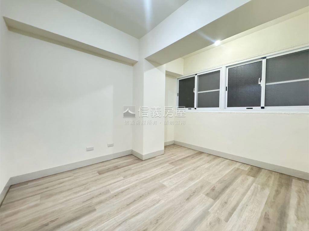 近Ｒ３小港站質感明亮三房房屋室內格局與周邊環境