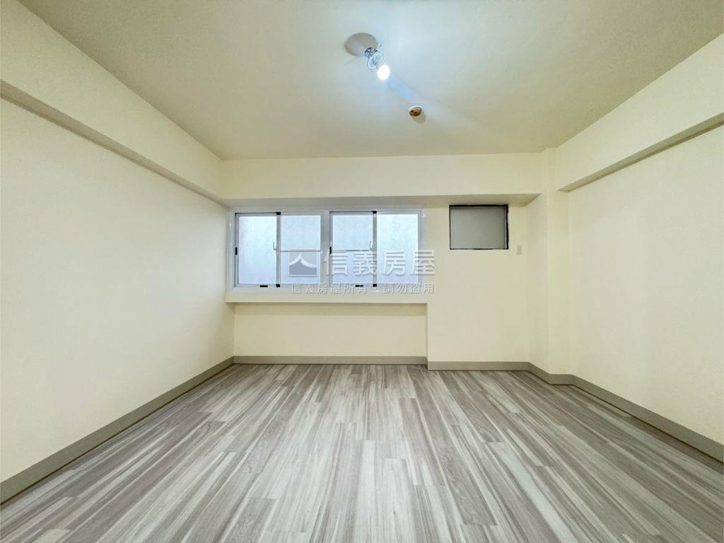 近Ｒ３小港站質感明亮三房房屋室內格局與周邊環境