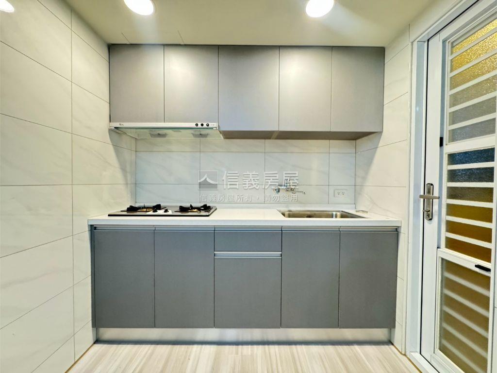近Ｒ３小港站質感明亮三房房屋室內格局與周邊環境