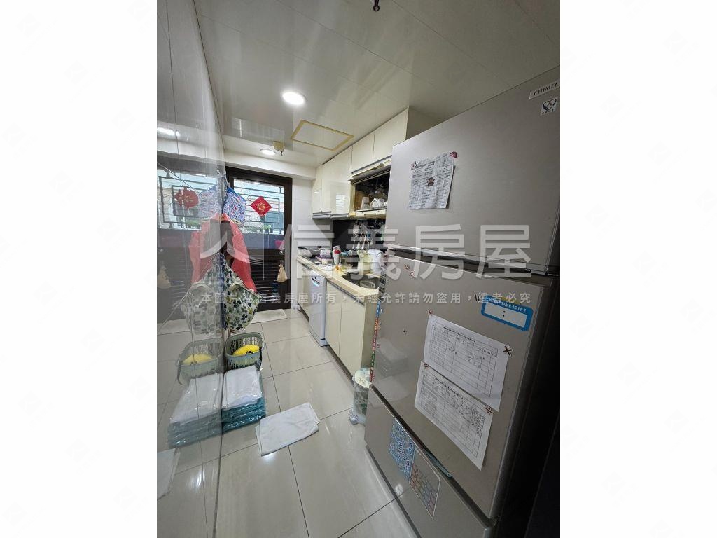 美樹館頂樓三房車位房屋室內格局與周邊環境