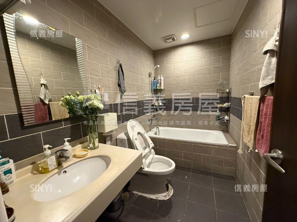 近中山★稀有兩房坡平車房屋室內格局與周邊環境