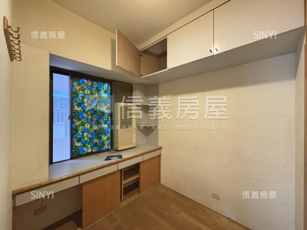 【生活機能】榮譽電梯三房房屋室內格局與周邊環境