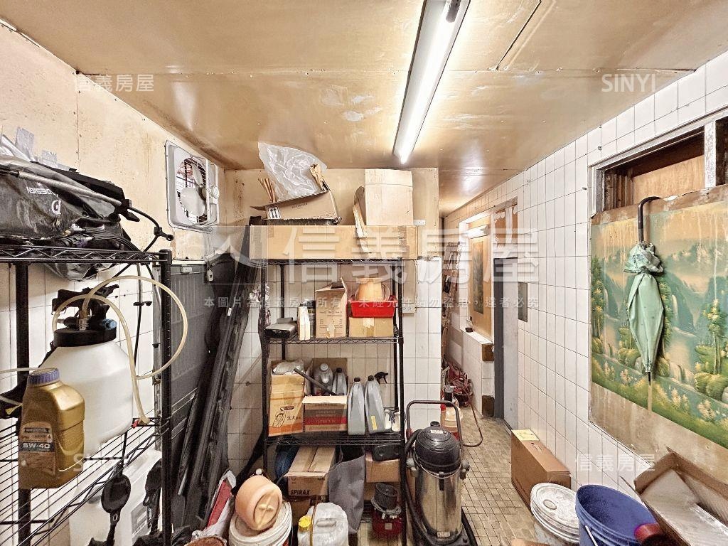 中誠邊間大空間店面房屋室內格局與周邊環境