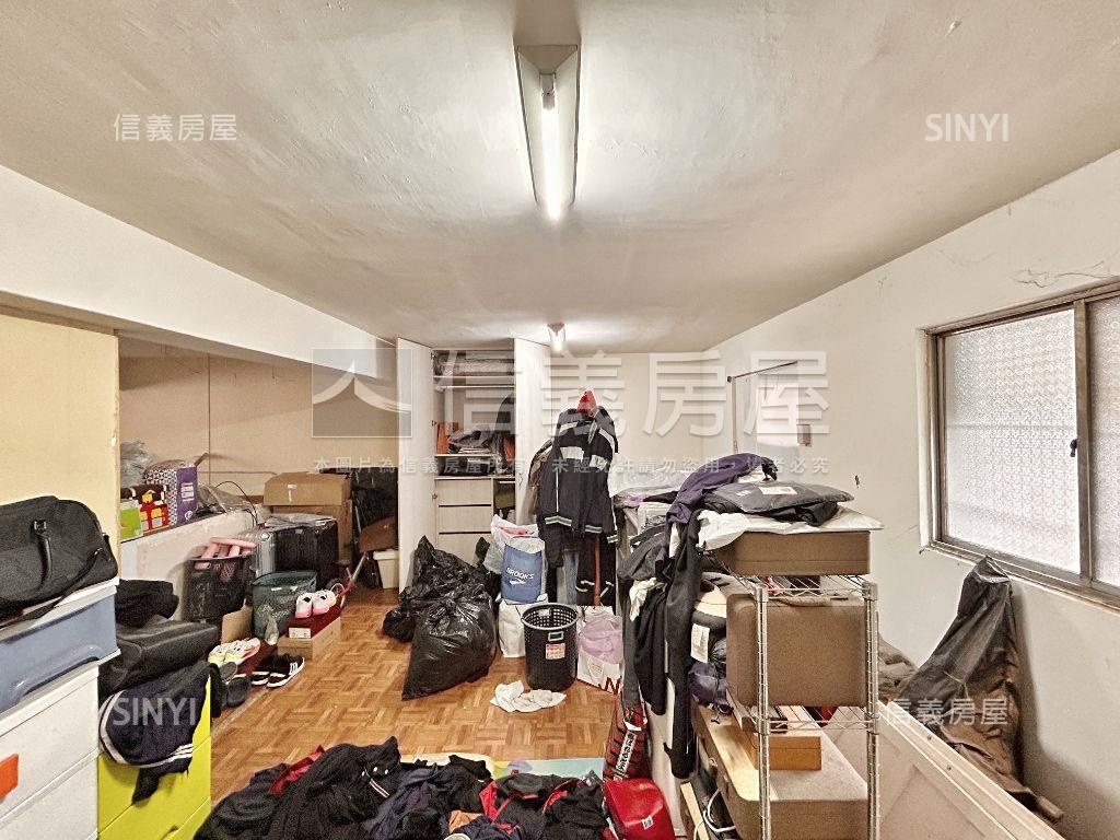 中誠邊間大空間店面房屋室內格局與周邊環境